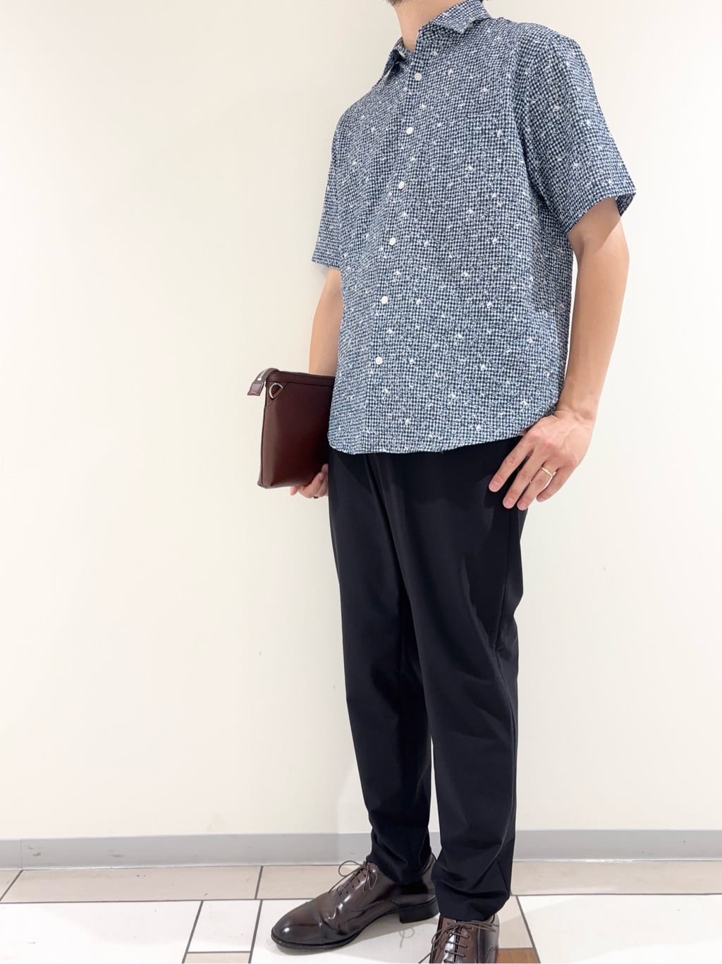 及川さんの「TAKEO KIKUCHI｜【COOL CITY WEAR】エアートール パンツ /接触冷感・通気性」を使ったコーディネート