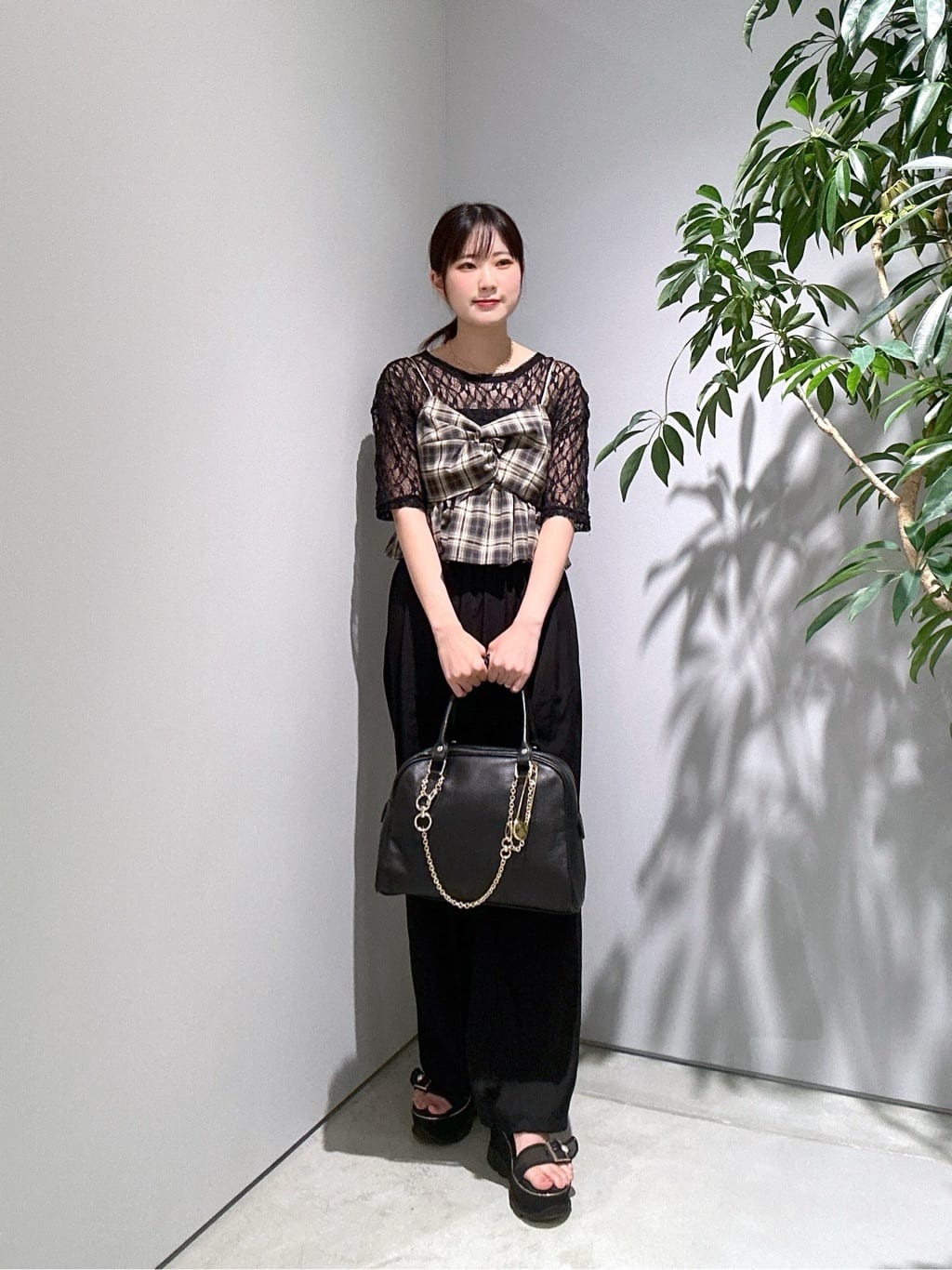 Renoさんの「INDIVI｜オンブレチェックビスチェ」を使ったコーディネート