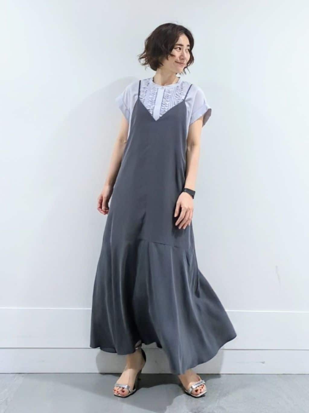 ミズタさんの「UNTITLED｜【洗える/肩紐調節可能】パウダーキャミワンピース」を使ったコーディネート