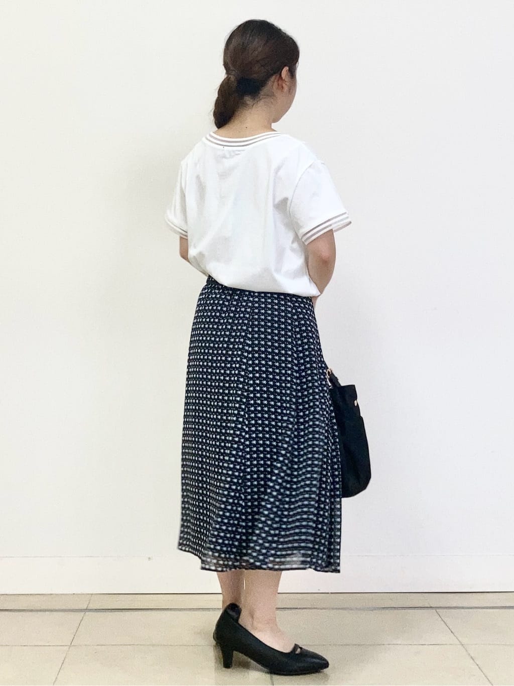 tomominさんの「Reflect｜【インナーにおすすめ◎】シアーネックデザインプルオーバー」を使ったコーディネート