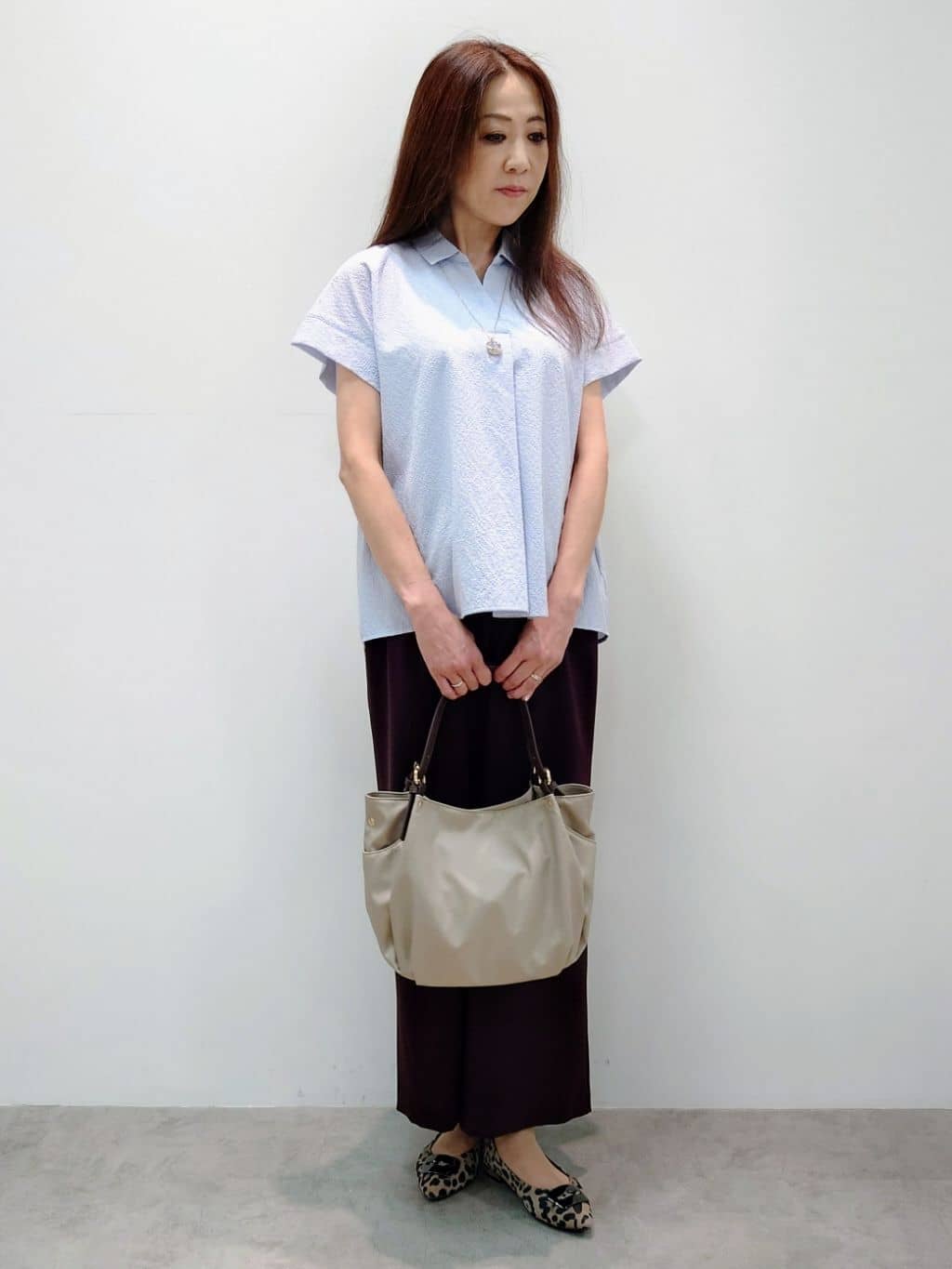 yoshiさんの「Reflect｜【二の腕さりげなくカバー】シャツ衿オフボディブラウス」を使ったコーディネート