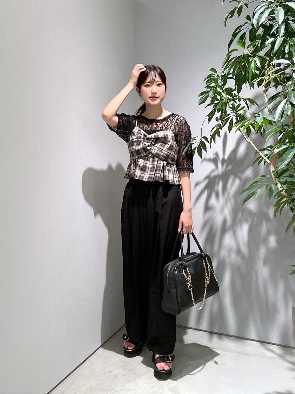Renoさんの「INDIVI｜オンブレチェックビスチェ」を使ったコーディネート