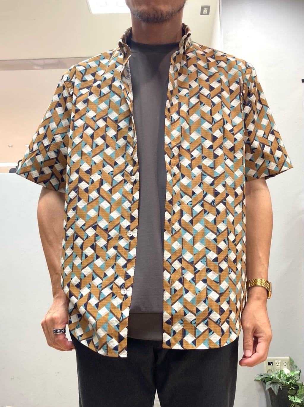 シュンさんの「TAKEO KIKUCHI｜【COOL CITY WEAR】籠目アート柄 サッカーシャツ /通気性」を使ったコーディネート