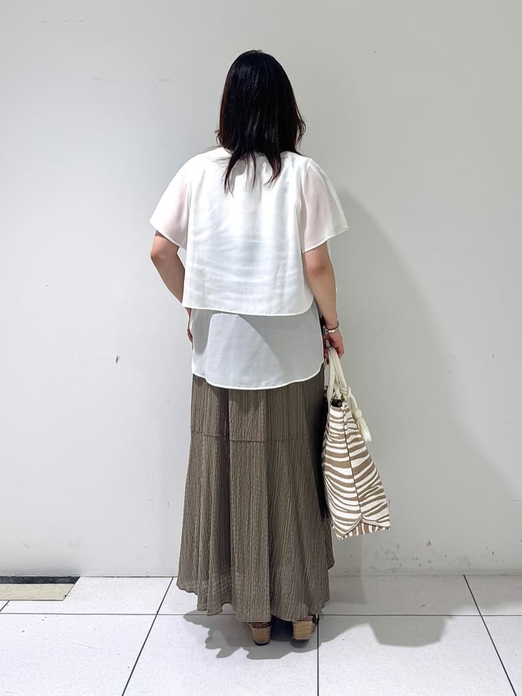 そんさんの「INDIVI｜【洗える／レイヤードにも活躍】ペプラムインナートップス」を使ったコーディネート