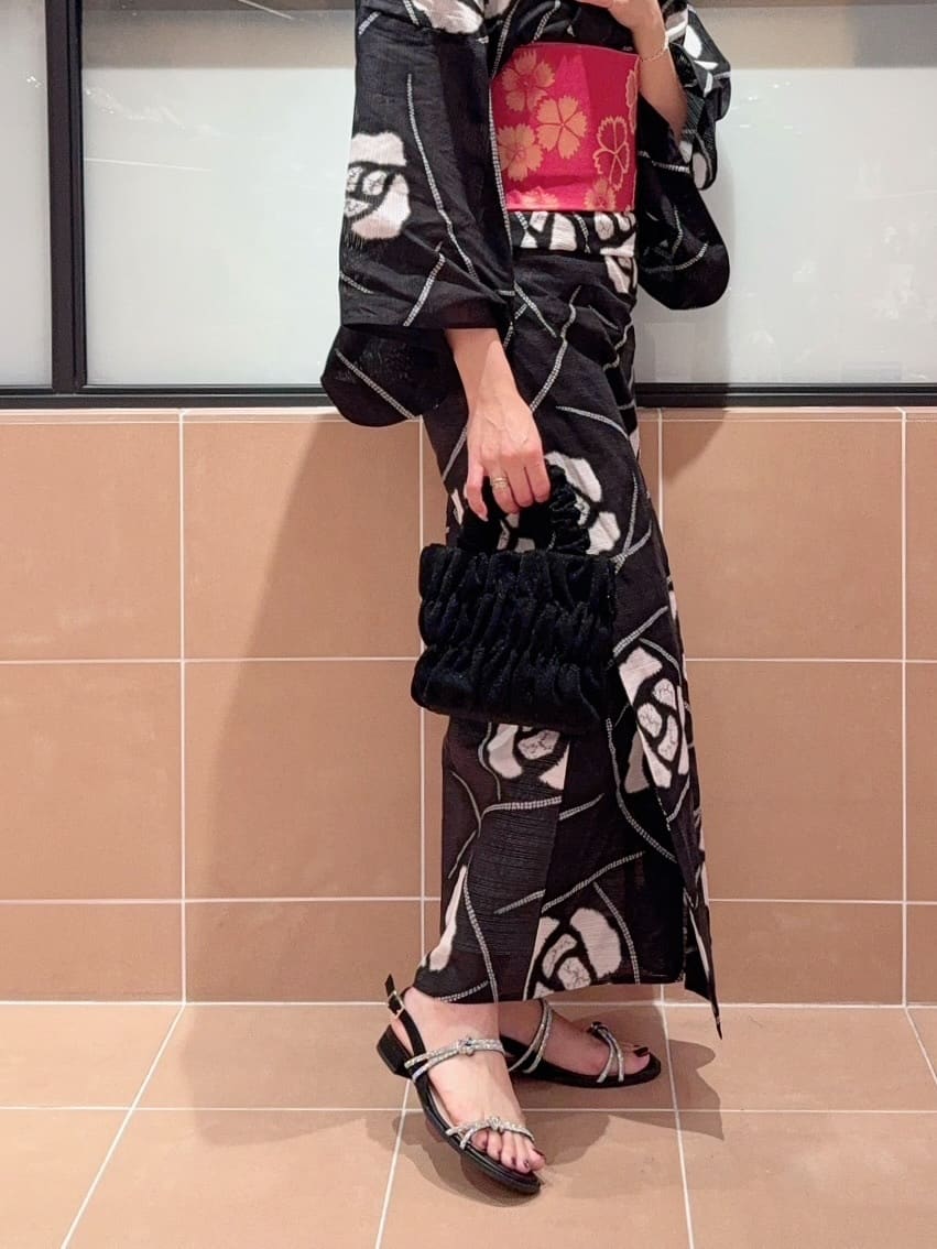 kaoriさんの「ESPERANZA｜ラインストーンサンダル」を使ったコーディネート