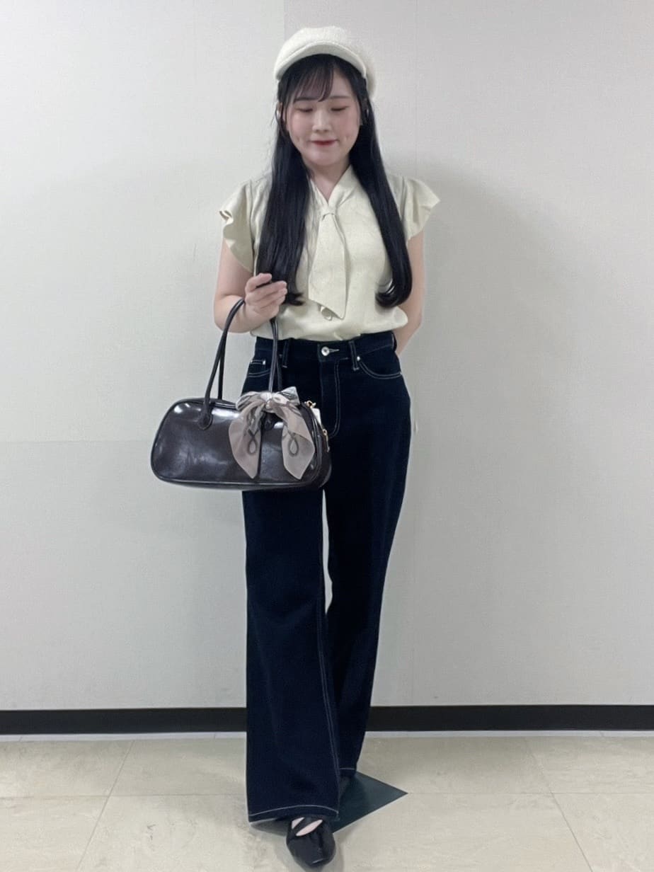 Hitomiさんの「index｜フレアスリーブボウタイニット【洗濯機洗い可／接触冷感／抗ピル】」を使ったコーディネート