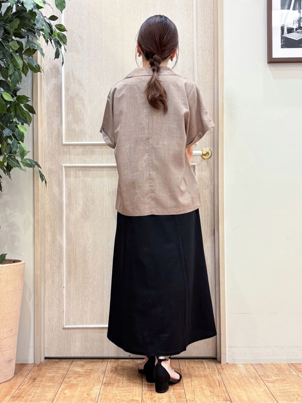 なみさんの「SHOO･LA･RUE｜【S-LL/ひんやり】切替ラインですっきりと 1枚で着られるロングワンピース」を使ったコーディネート
