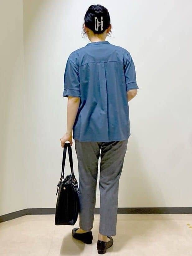  beni_gingerさんの「Reflect｜【すっきり見え！長め丈／マシンウォッシュ可】スキッパーネックジャージトップス」を使ったコーディネート