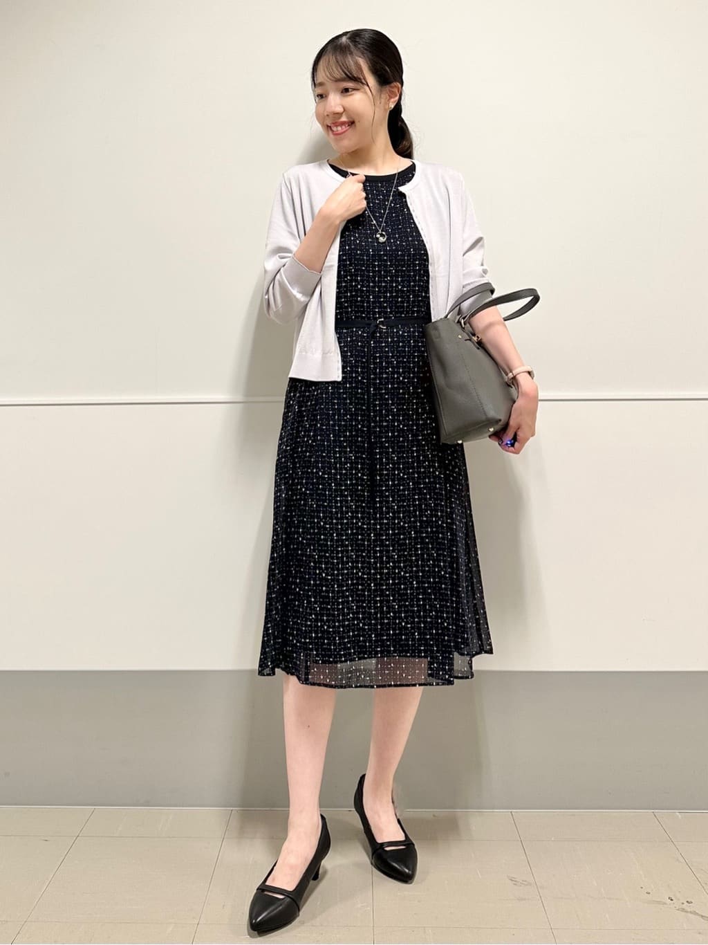 Momoさんの「Reflect｜【WEB先行カラーあり／マシンウォッシュ可／ナローベルト付き】オフボディツイードチェックワンピース」を使ったコーディネート