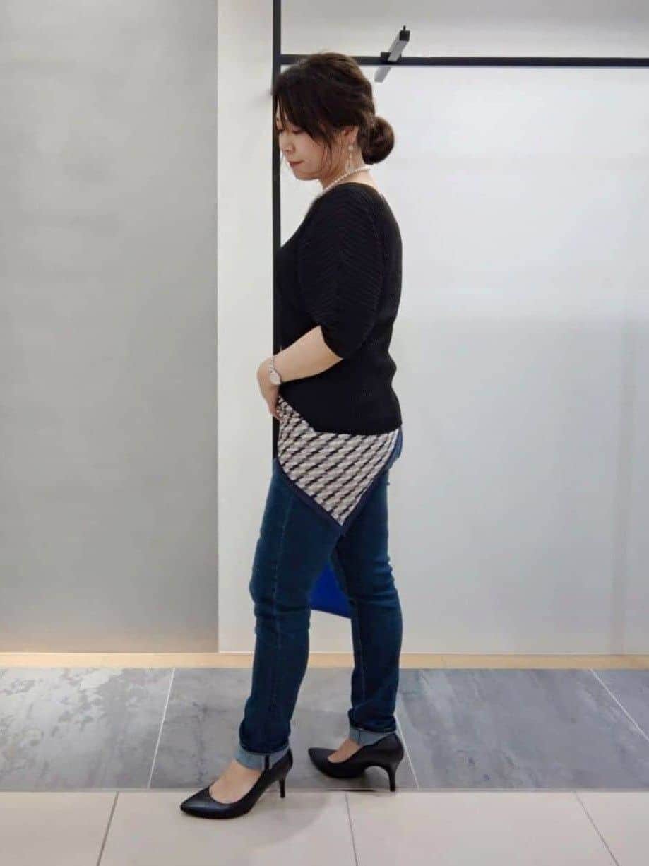 TOMOMIさんの「INDIVI｜【通年活躍！褒められデニム】スキニー デニムパンツ」を使ったコーディネート