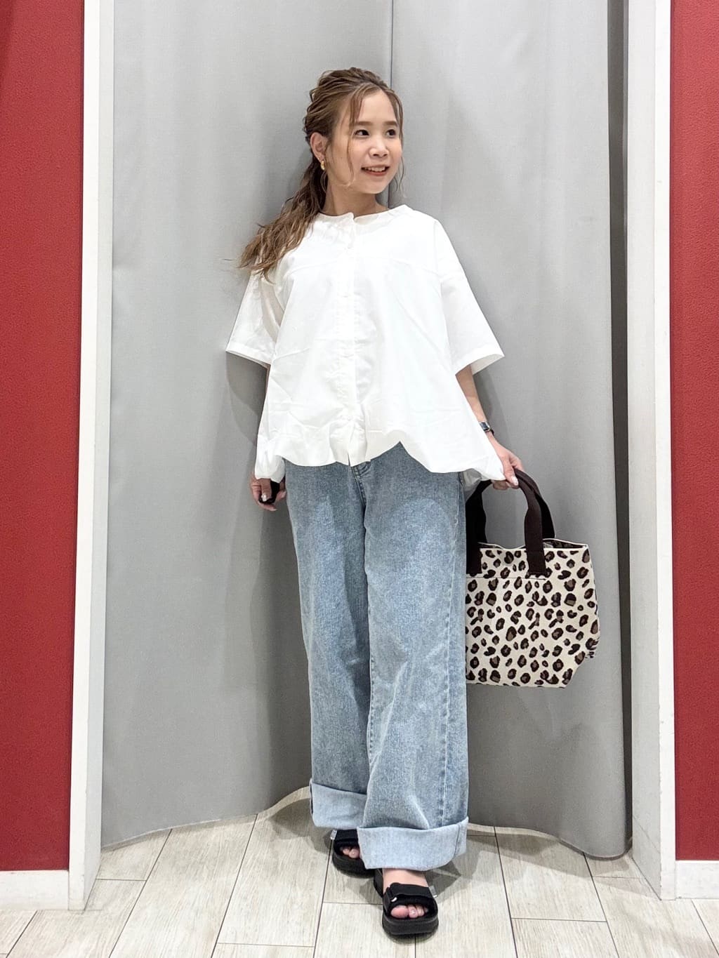 shioさんの「SHOO･LA･RUE｜【S-LL】インせず着られる 裾バルーンシャツ」を使ったコーディネート