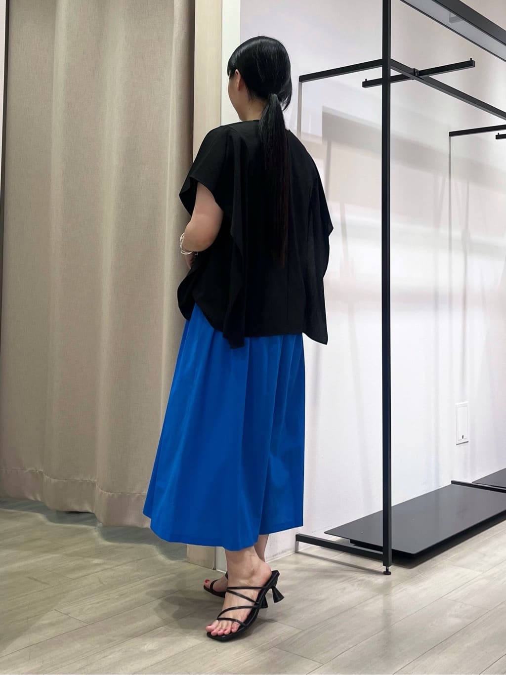 hasuさんの「INDIVI｜【体型カバー】スクエアブラウス」を使ったコーディネート