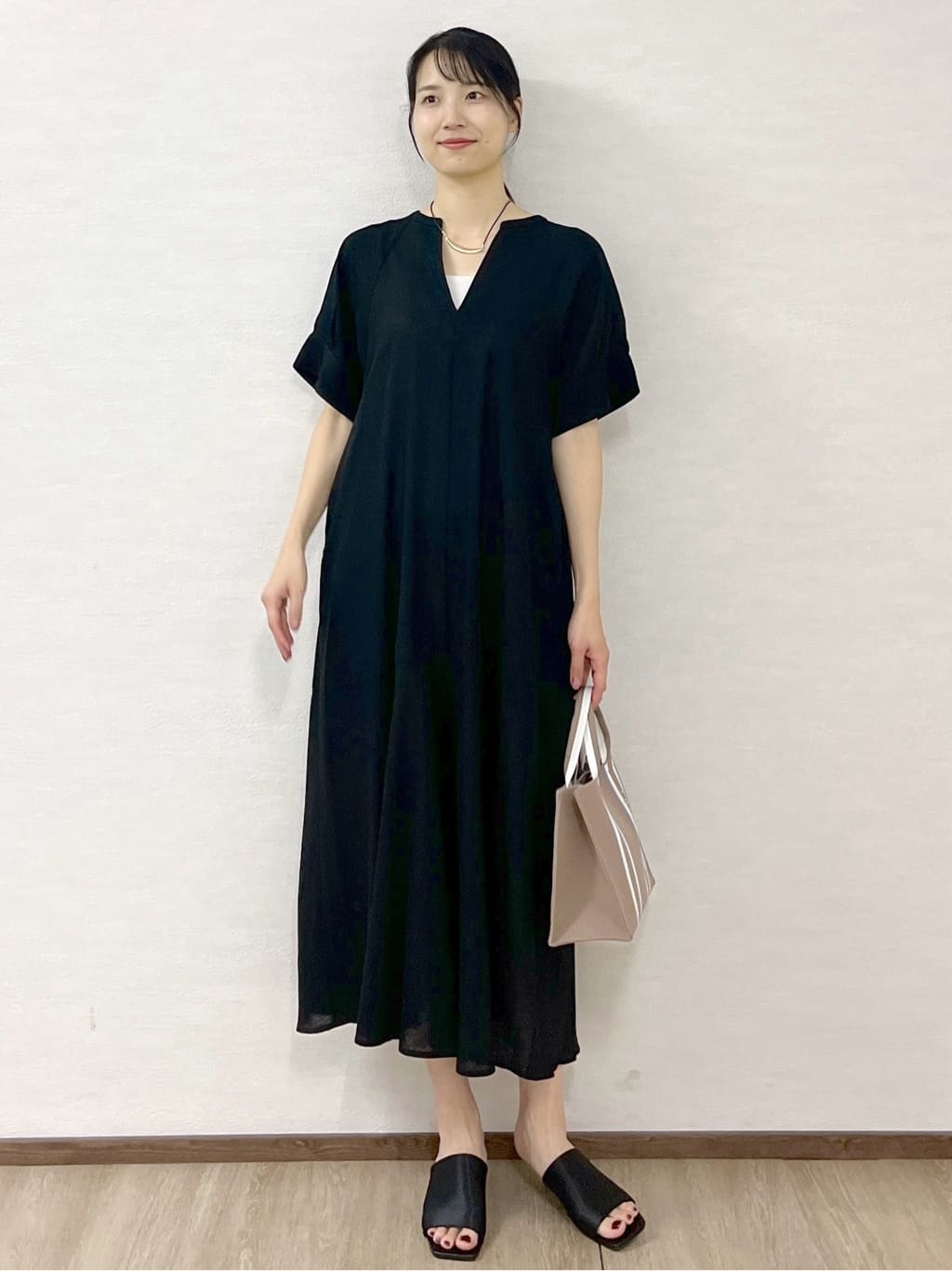 sachikoさんの「OPAQUE.CLIP｜レーヨン麻キーネックワンピース【洗える】」を使ったコーディネート
