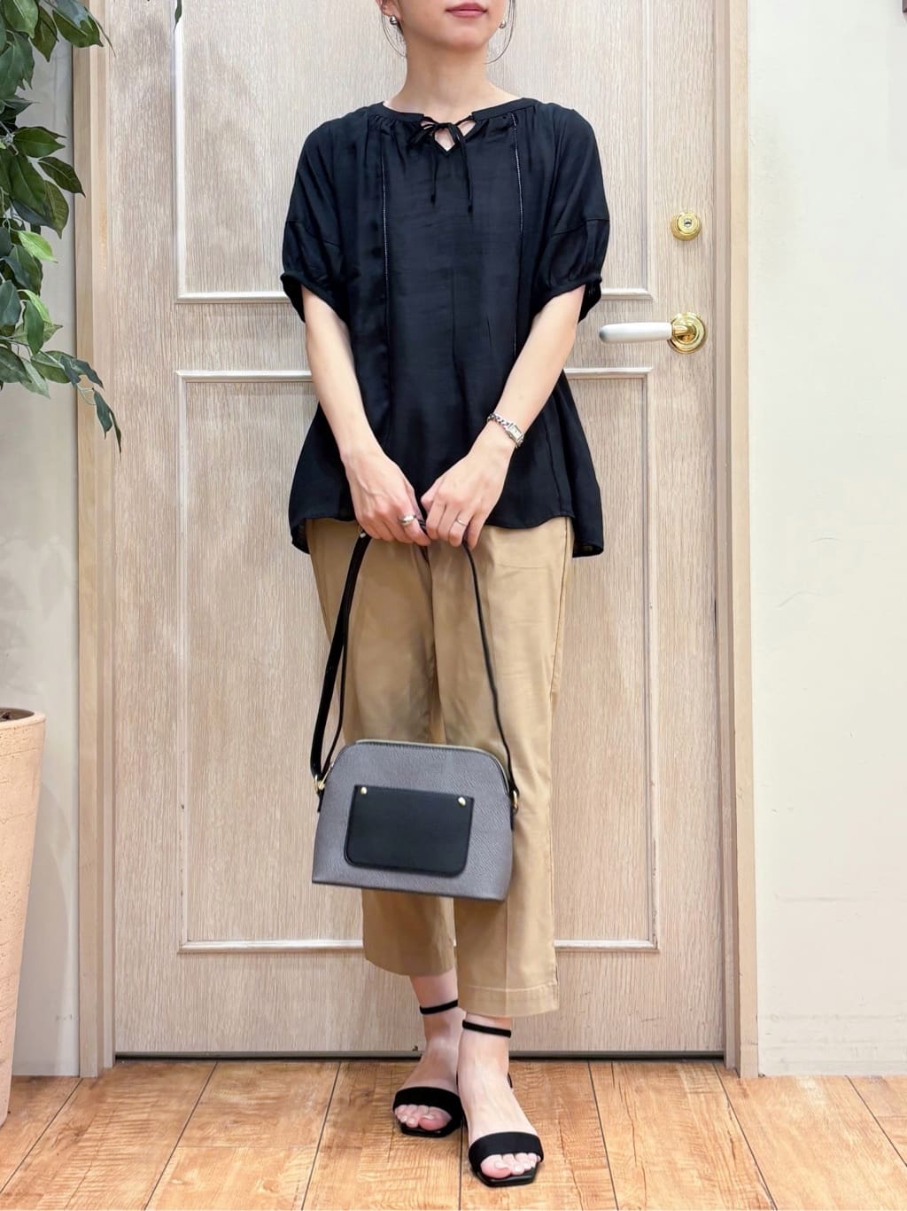 なみさんの「SHOO･LA･RUE｜【S-LL/ひんやり】きれいめにもカジュアルにも サブリナパンツ」を使ったコーディネート
