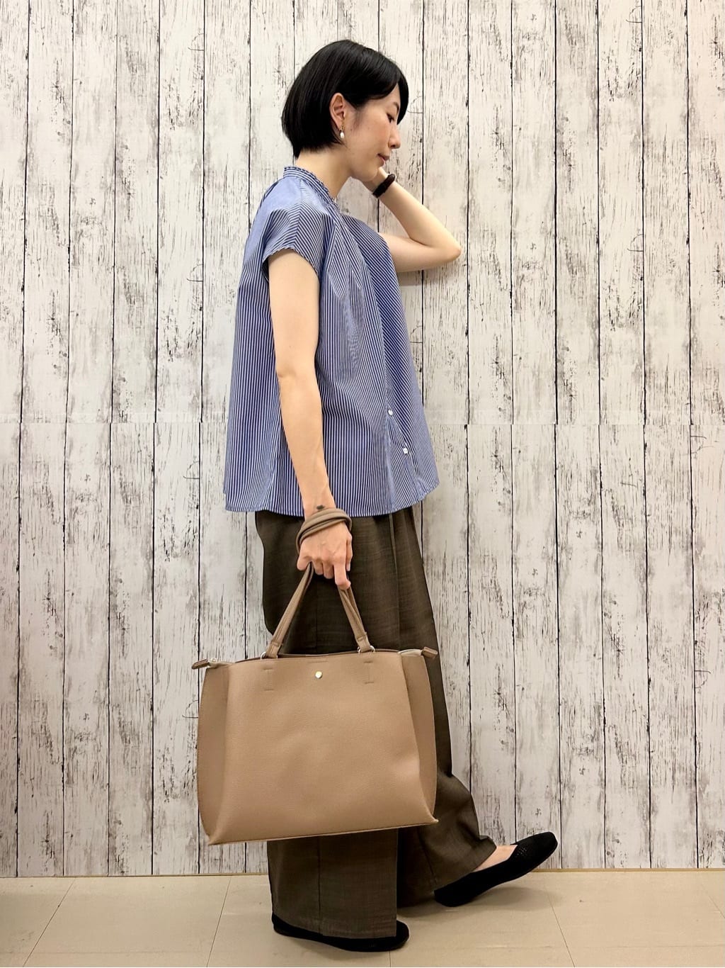 ちぐささんの「SHOO･LA･RUE｜【洗える/S-LL】プチフリル襟が女性らしい フレンチスリーブシャツ」を使ったコーディネート