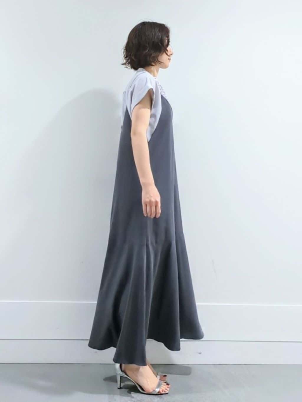 ミズタさんの「UNTITLED｜【洗える/肩紐調節可能】パウダーキャミワンピース」を使ったコーディネート