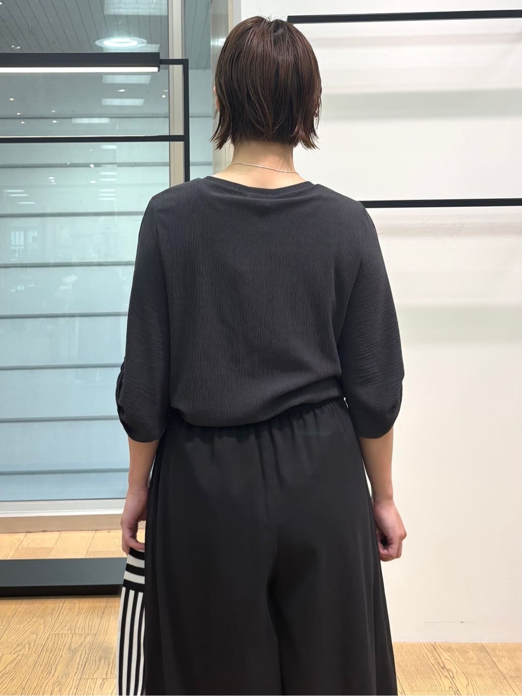 asamiさんの「INDIVI｜【UVケア／吸汗速乾】凹凸素材ねじり袖トップス」を使ったコーディネート