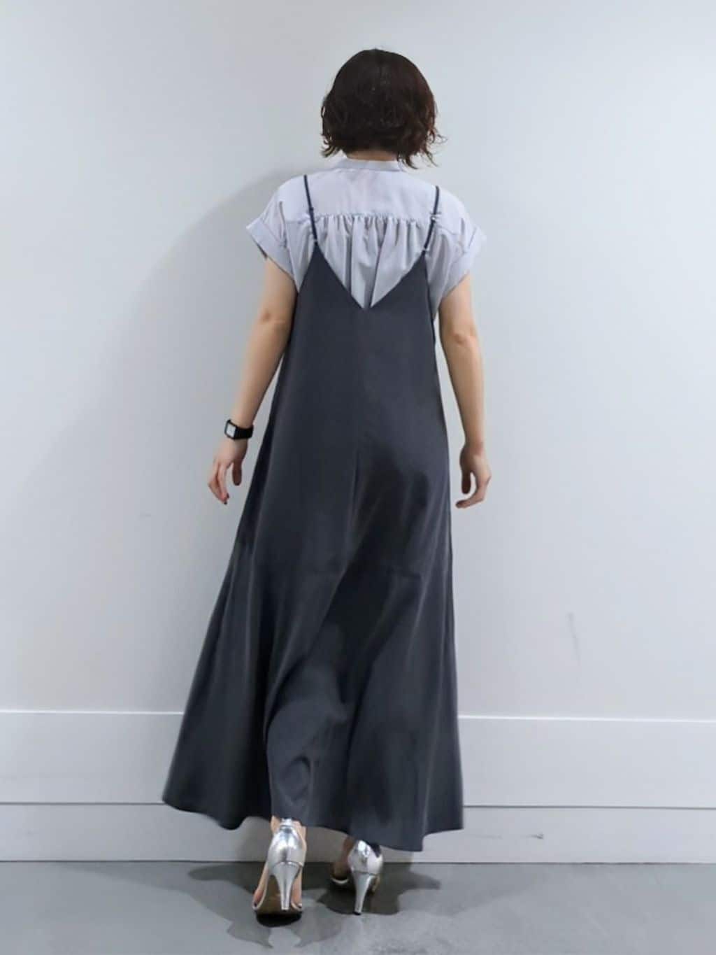 ミズタさんの「UNTITLED｜【洗える/肩紐調節可能】パウダーキャミワンピース」を使ったコーディネート