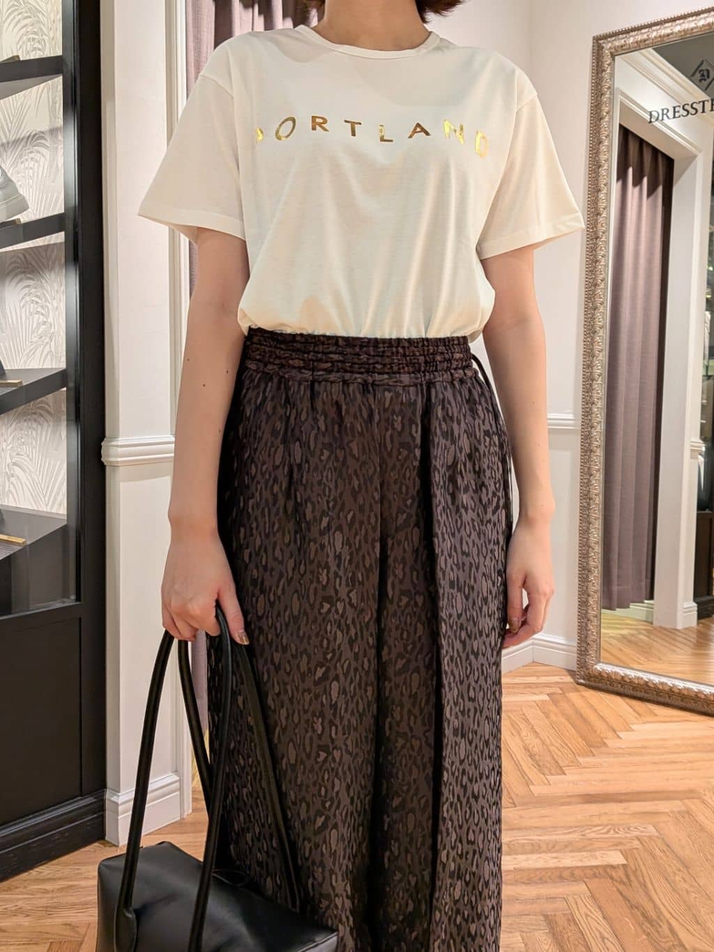 saoriさんの「DRESSTERIOR｜◆20／1シルケット風天竺Tシャツ」を使ったコーディネート