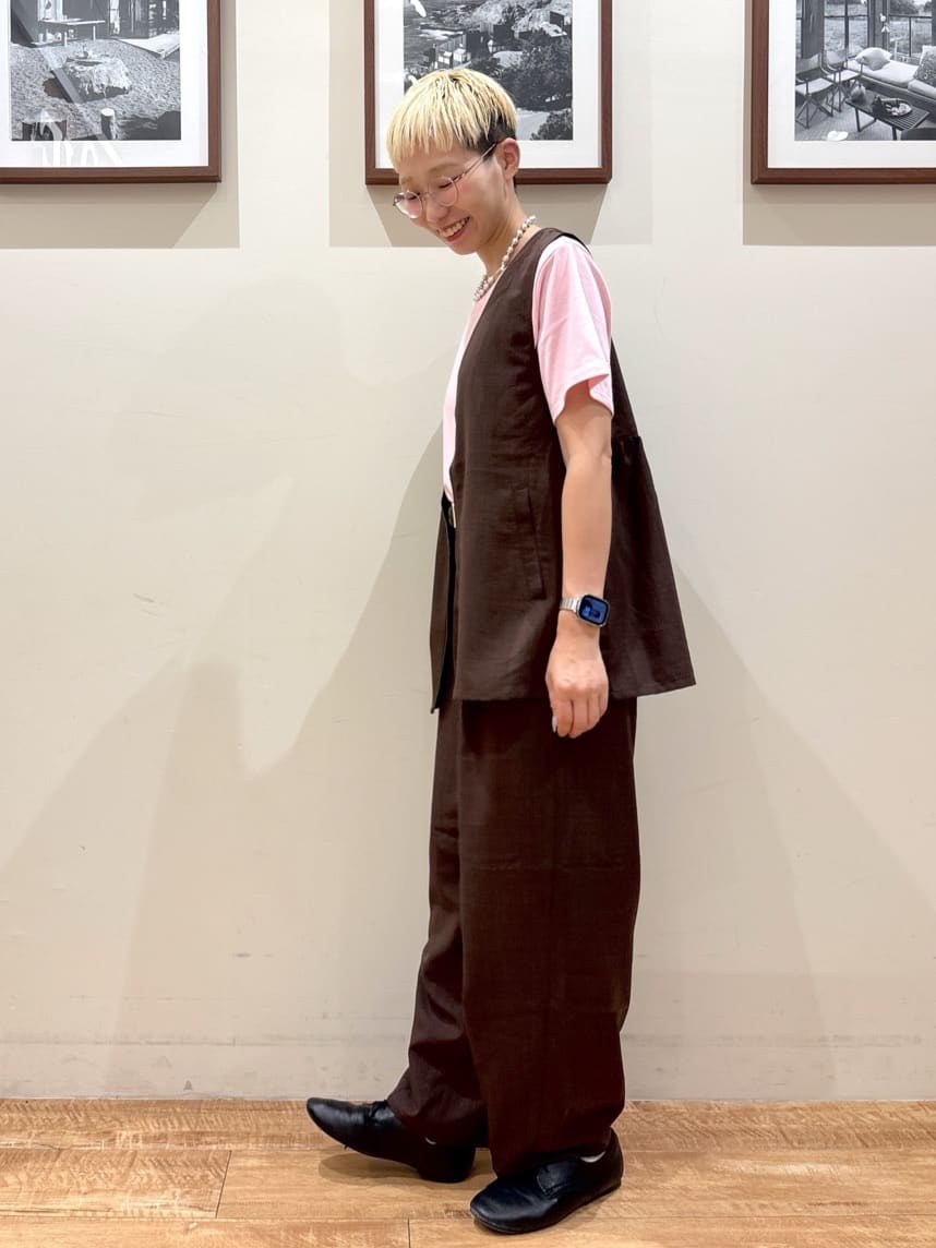 Ayumiさんの「SHOO･LA･RUE｜【セットアップ可】さらりと軽やかに ダブルジップ麻調ジレ」を使ったコーディネート