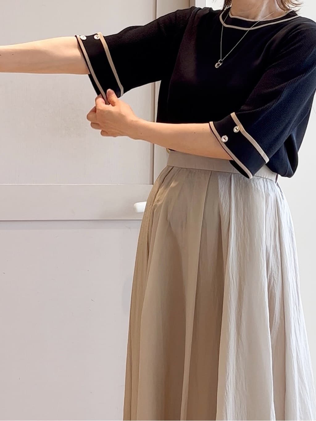 yamakoさんの「grove｜透け感がムードある 大人のタックギャザースカート」を使ったコーディネート