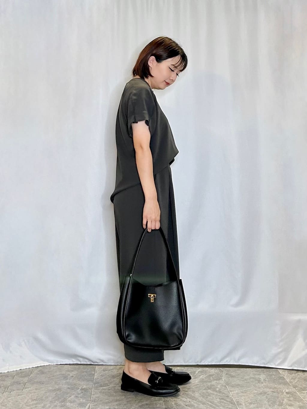 ネリさんの「SHOO･LA･RUE｜【S-LL/セットアップ可/ひんやり】きちんと見えで上品 お袖タック スキッパーブラウス」を使ったコーディネート