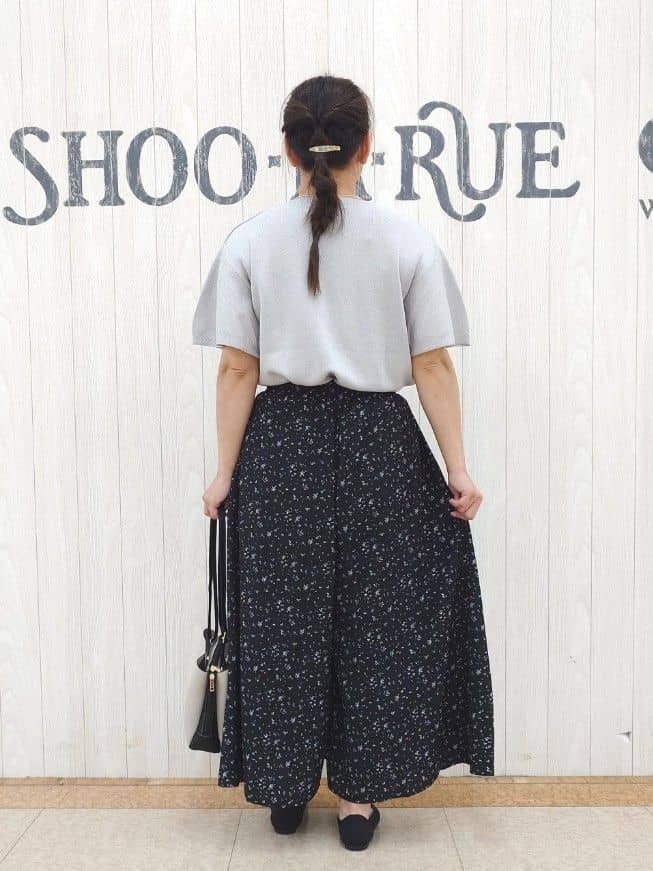 とろろさんの「SHOO･LA･RUE｜【S-LL】二の腕はカバーして魅せる フレアスリーブニット」を使ったコーディネート