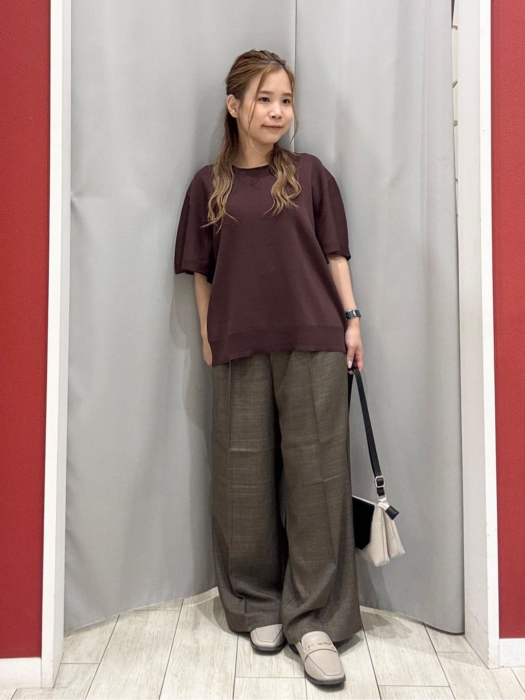 shioさんの「SHOO･LA･RUE｜【S-LL/洗濯後しわになりにくい】ゴールドパーツできれい見え 麻調タックワイドパンツ」を使ったコーディネート