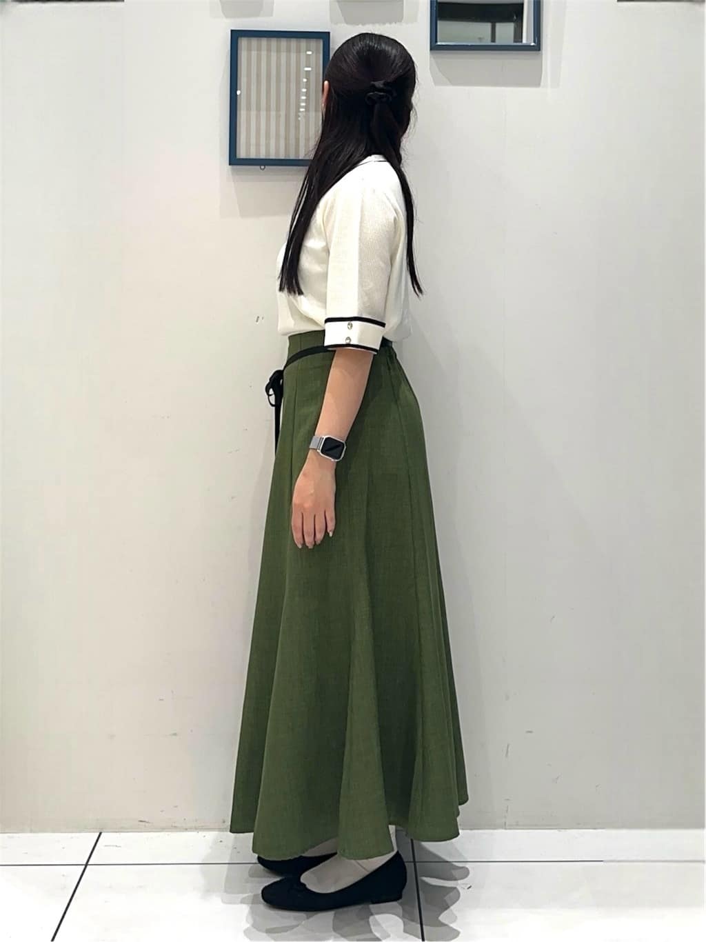 komuさんの「grove｜ドットで華やぐ　軽やかマーメイドスカート」を使ったコーディネート