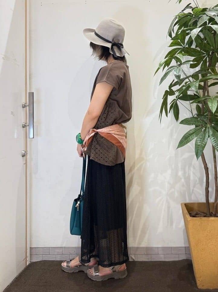 misakiさんの「SHOO･LA･RUE｜【2WAY】裏地を外してレイヤードにも! レース調スカート」を使ったコーディネート