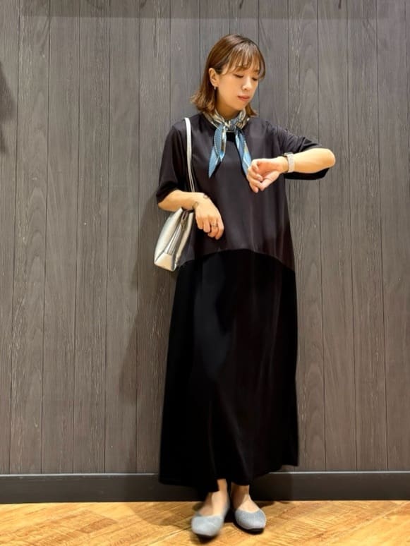 meiさんの「SHOO･LA･RUE｜【ひんやり/体型カバー】さらりと着られる バイカラーAラインワンピース」を使ったコーディネート