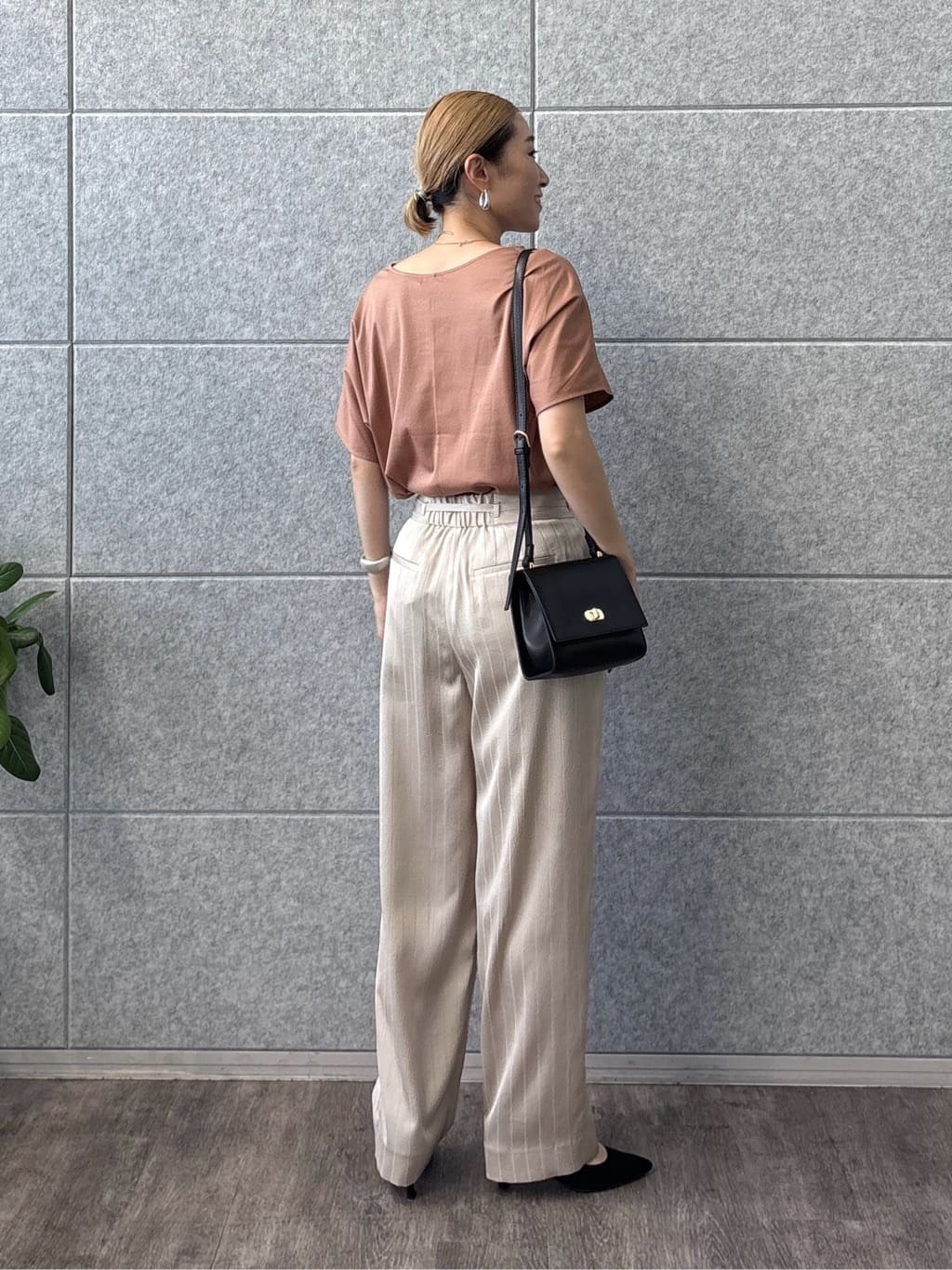 kotakiさんの「INDIVI｜【インナーとしても活躍！】シンプルTシャツ」を使ったコーディネート