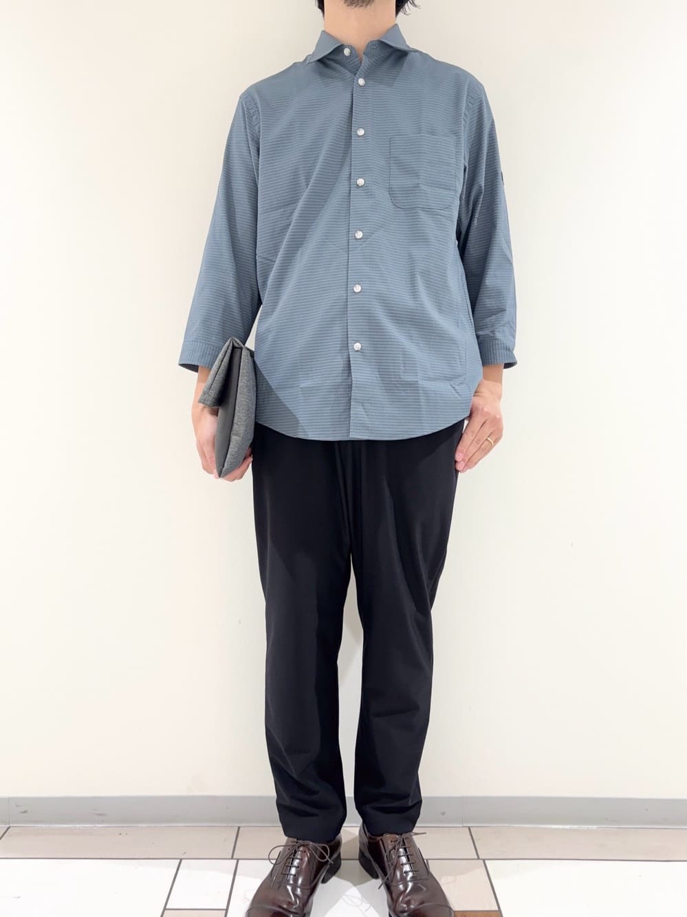 及川さんの「TAKEO KIKUCHI｜【COOL CITY WEAR】DotAir（R）サッカー シャツ」を使ったコーディネート