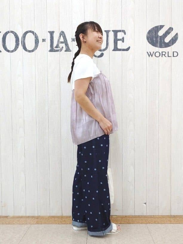 とろろさんの「SHOO･LA･RUE｜【S-LL】周りと差がつく デイジー柄デニムワイドパンツ」を使ったコーディネート