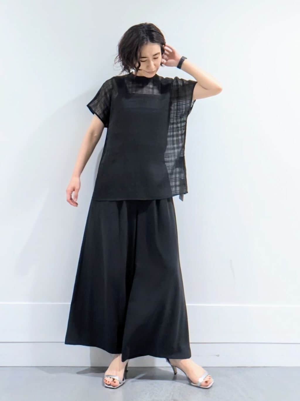 ミズタさんの「UNTITLED｜【シアー】チェックスタンドネックブラウス」を使ったコーディネート