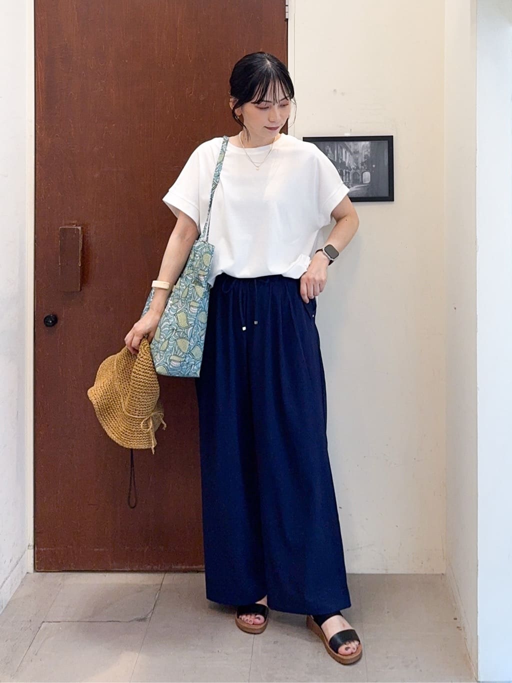 𝐇𝐢𝐫𝐨𝐦𝐢さんの「SHOO･LA･RUE｜【S-LL/汗ジミ軽減/ひんやり/UV】体型カバーに タック入りドルマントップス」を使ったコーディネート