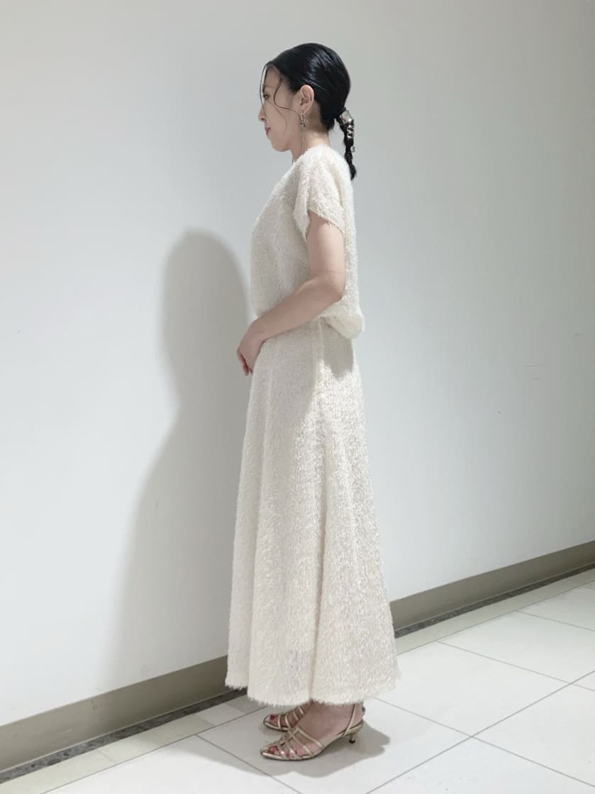 環さんの「UNTITLED｜【セットアップ可/洗える】フェザーフレンチスリーブブラウス」を使ったコーディネート