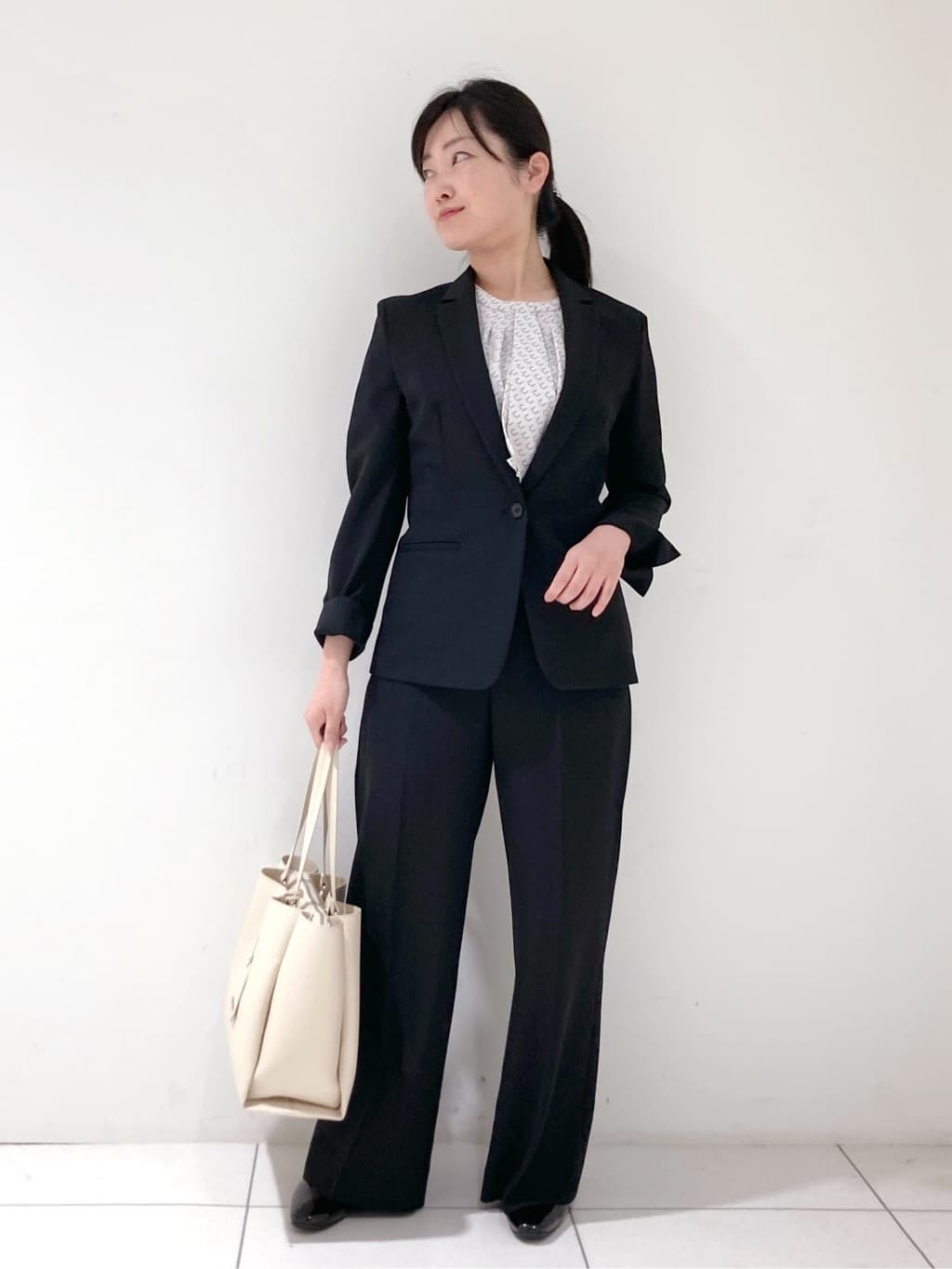 momokoさんの「INDIVI｜【定番スーツ／UVケア／洗える】ウール調テーラードジャケット」を使ったコーディネート