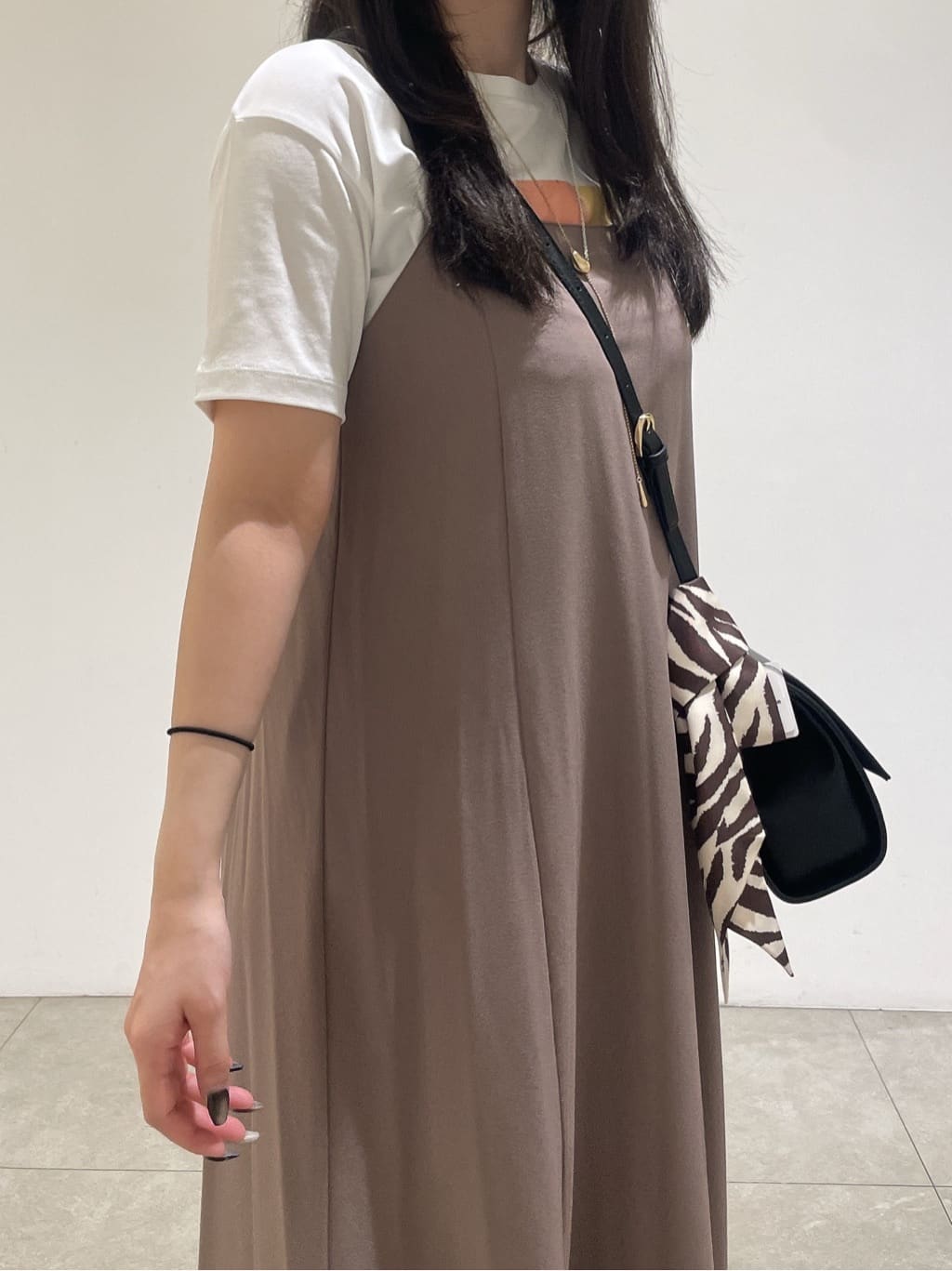 emikaさんの「INDIVI｜【UVケア】エアリージョーゼット キャミワンピース」を使ったコーディネート