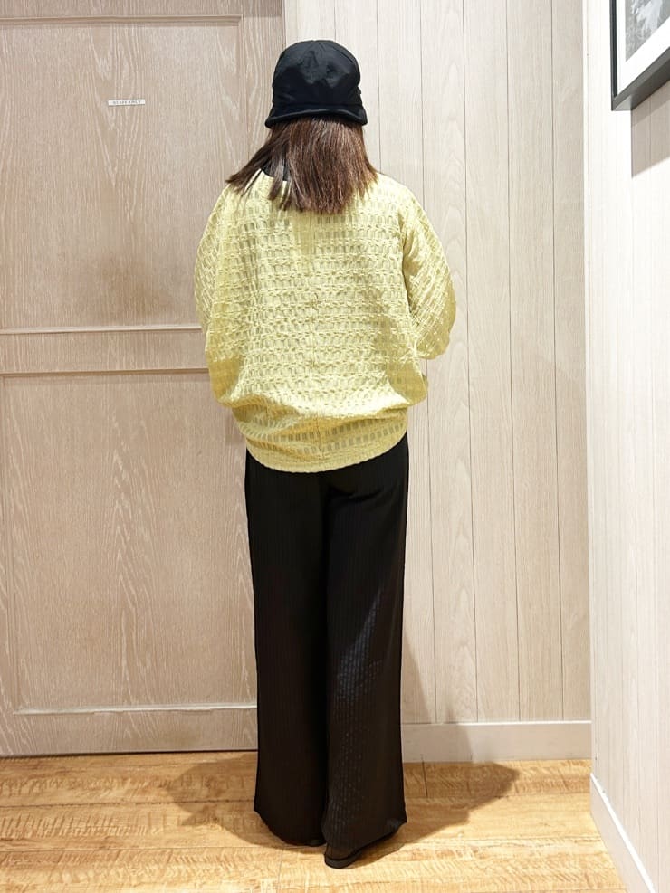yukaさんの「SHOO･LA･RUE｜【S-LL】涼やかで好印象 シアーチェック ドルマントップス」を使ったコーディネート
