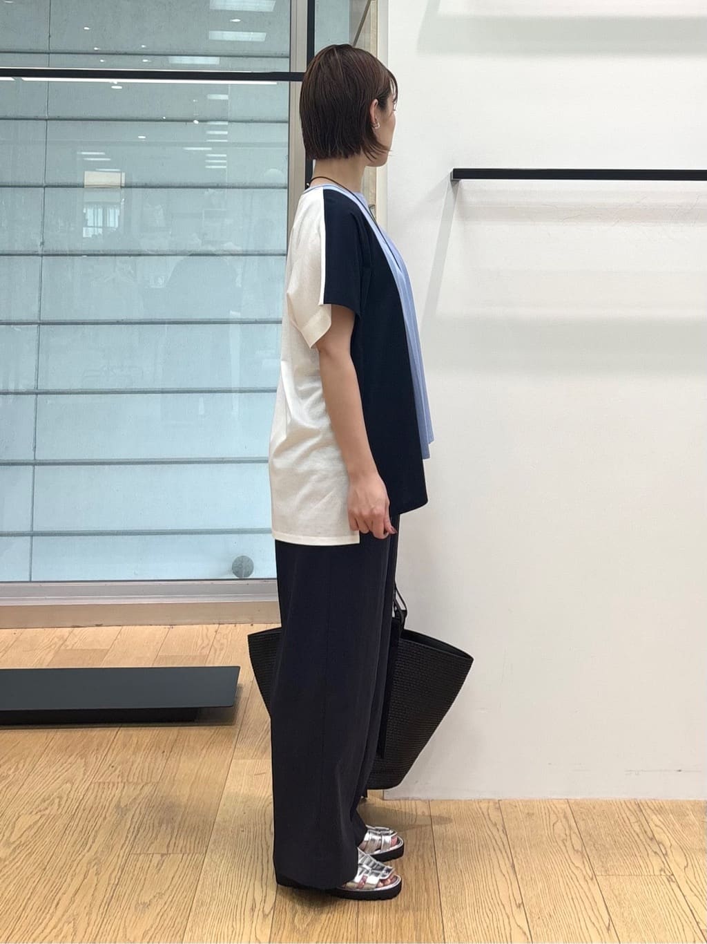 asamiさんの「INDIVI｜【洗える／汗ジミ防止】バイカラー＆アシメヘム Tシャツ」を使ったコーディネート