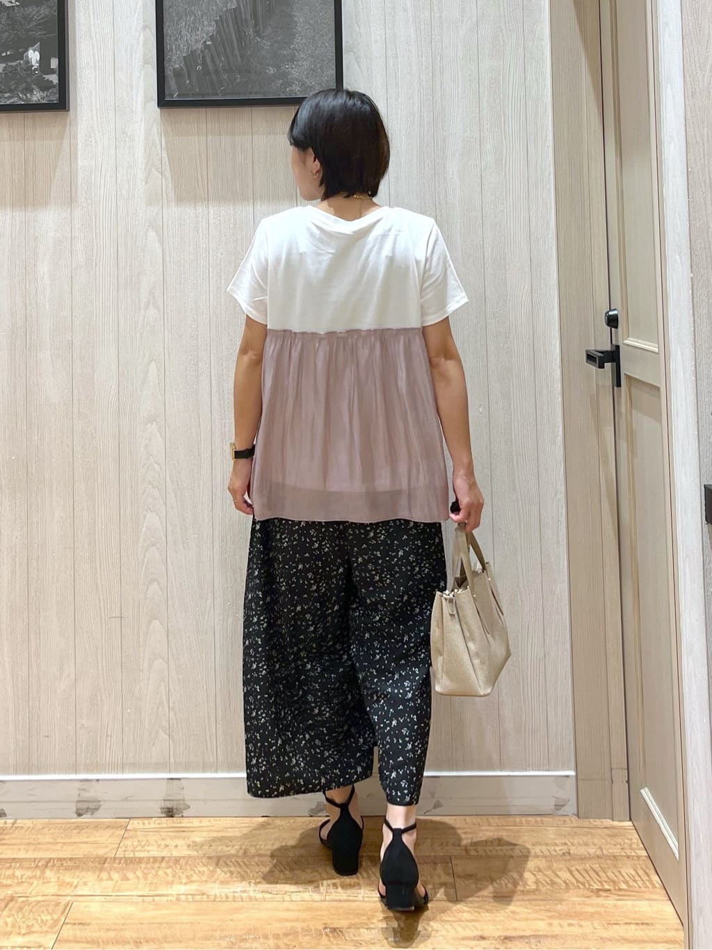 shirayuuuさんの「SHOO･LA･RUE｜【S-LL/裏地ひんやり】スカート見えで上品に マットサテンスカーチョ」を使ったコーディネート