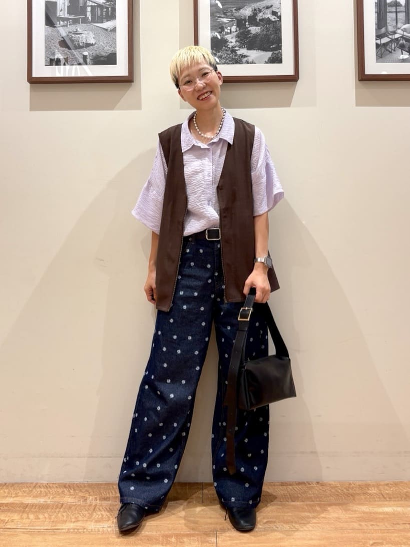 Ayumiさんの「SHOO･LA･RUE｜ゆるっと感がこなれ見え ワッシャーシアー半袖シャツ」を使ったコーディネート