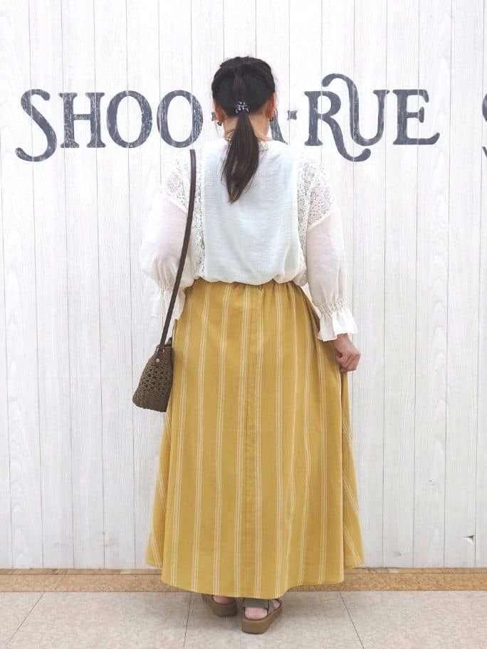とろろさんの「SHOO･LA･RUE｜【着丈選べる】一枚でこなれ見え サイドレースブラウス」を使ったコーディネート