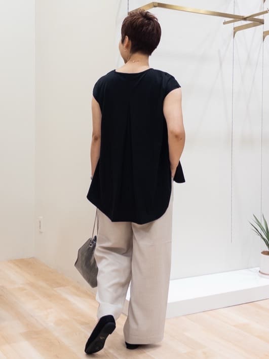 シュウコさんの「grove｜すっきり見え　ペプラムフレンチスリーブカットソー」を使ったコーディネート