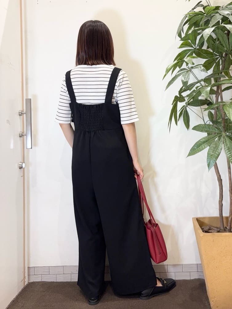 宗形さんの「SHOO･LA･RUE｜【洗える/S-LL】ティアードフリルサロペット」を使ったコーディネート