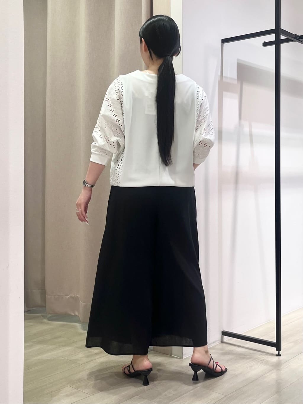 hasuさんの「INDIVI｜【洗える／清涼感◎】ワイドフレアパンツ／スカーチョ」を使ったコーディネート