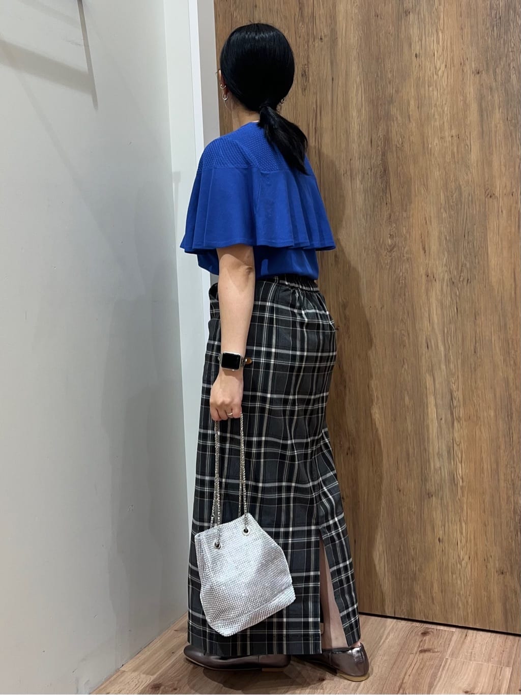 Reinaさんの「grove｜涼しくて華やか1枚で差の付く　ケープフリルニット」を使ったコーディネート