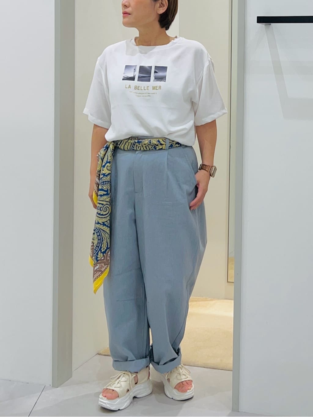 タナさんの「THE SHOP TK｜アソートロゴTシャツ【接触冷感/防シワ/吸水速乾/UVケア/洗濯機OK】」を使ったコーディネート