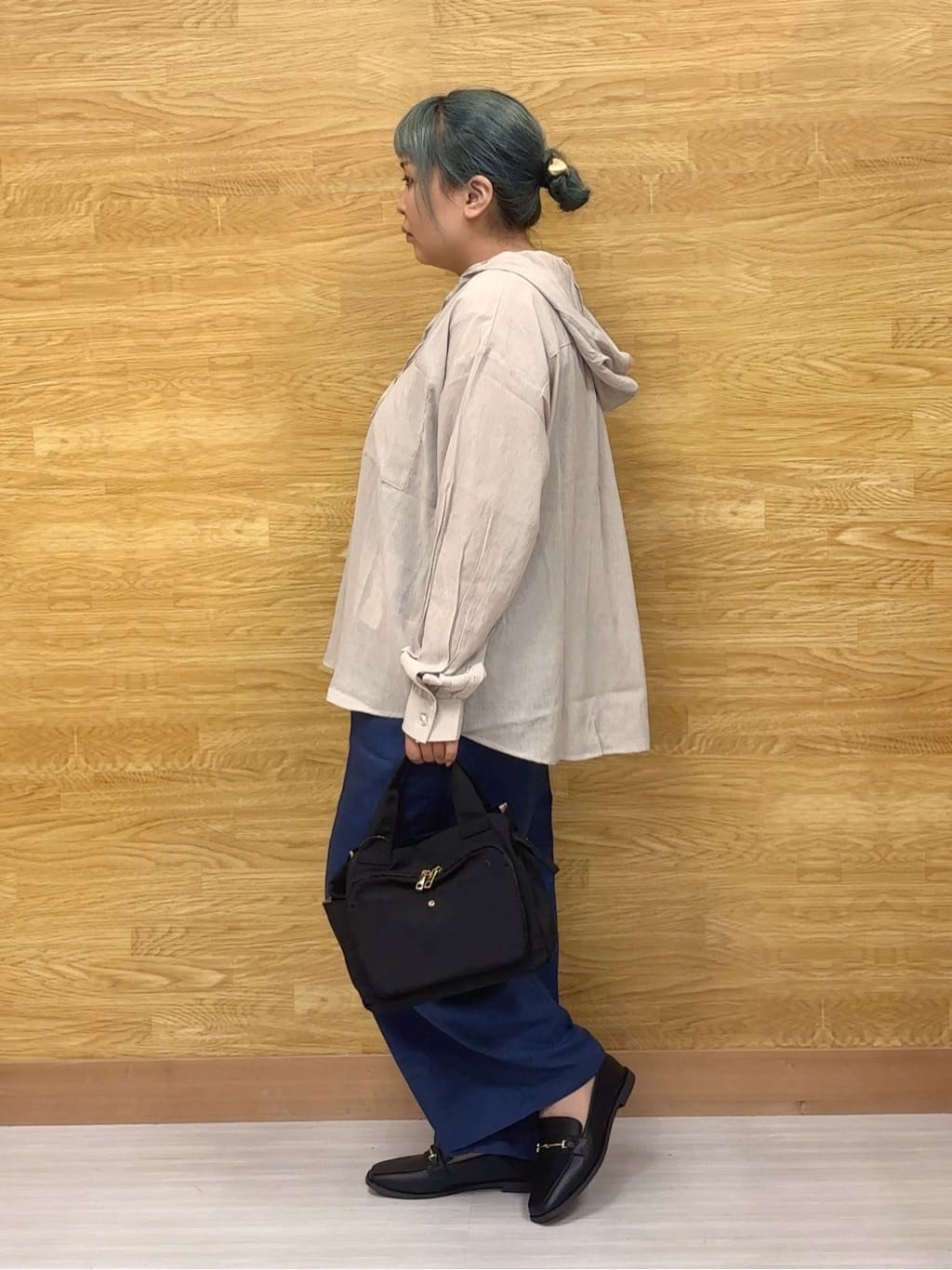 ぁむさんの「SHOO･LA･RUE｜【S-LL/洗濯後しわになりにくい】ゴールドパーツできれい見え 麻調タックワイドパンツ」を使ったコーディネート